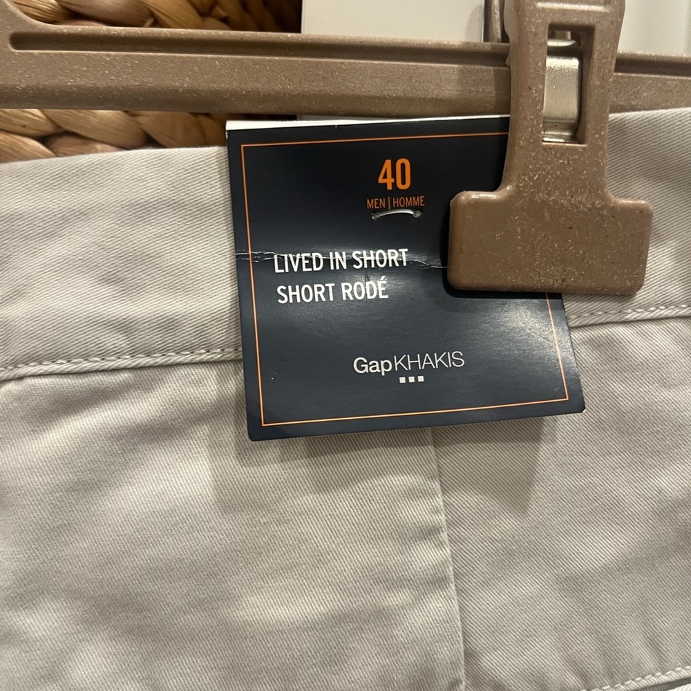 GAP Men's‎ Light Gray Flat Front Shorts - Picture 4 of 6